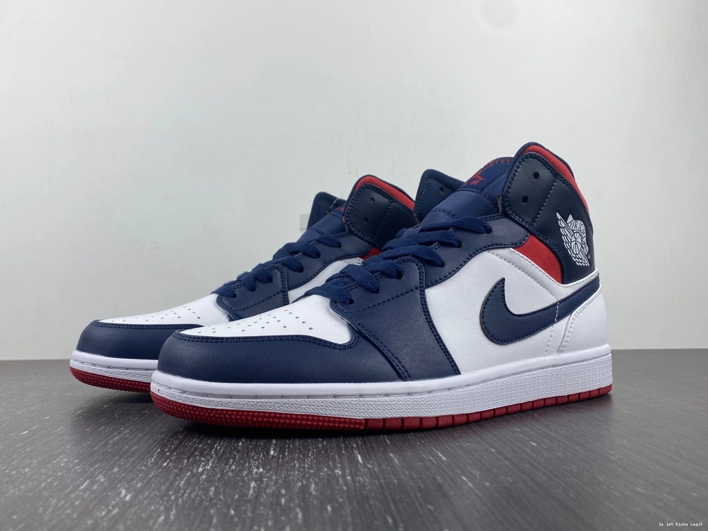 SE Jordan 852542-104 - USA 1 Mid 1105